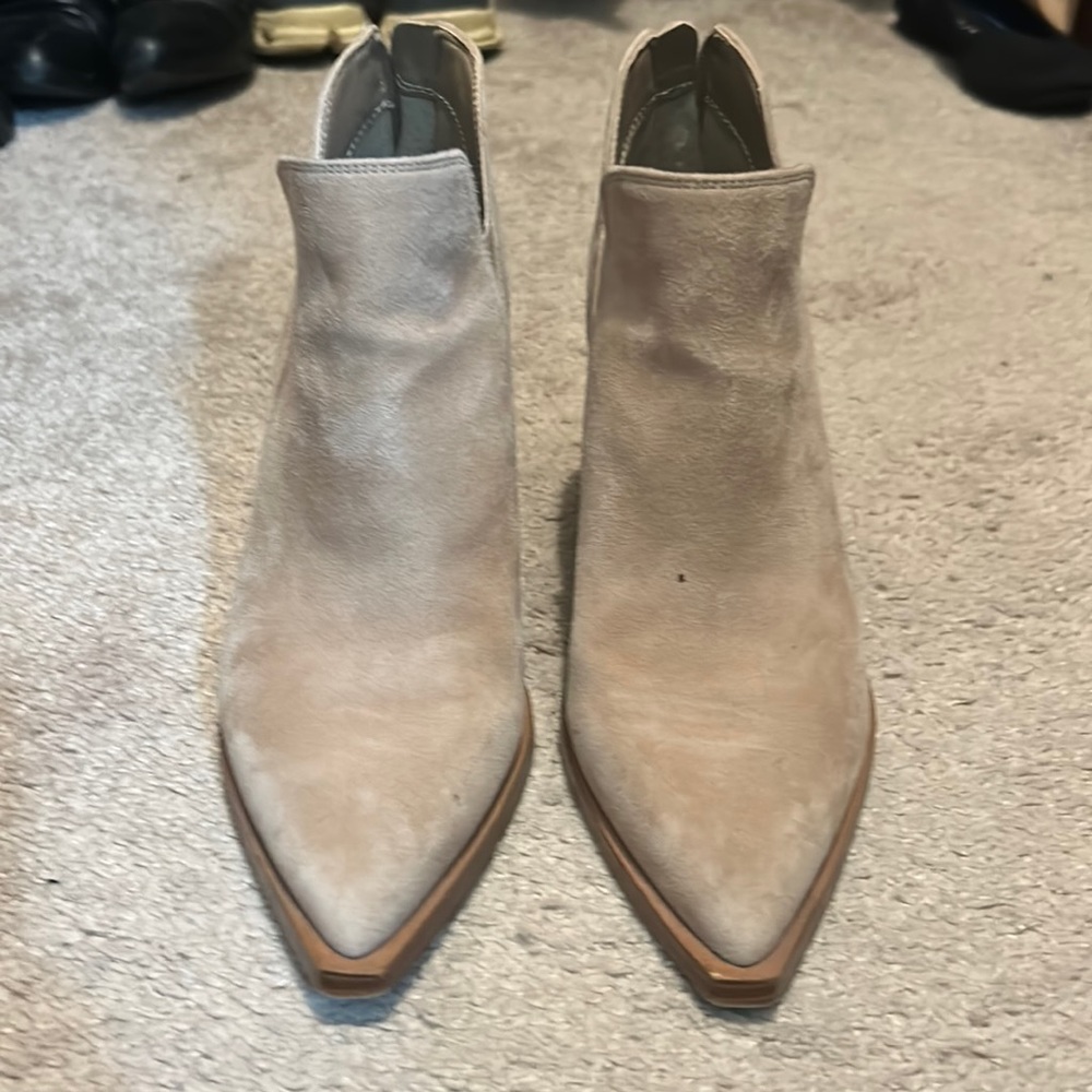 Vince Camuto Heeled Pointed Toe Booties